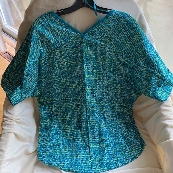 Tahari Gorgeous Print Details Blouse NeverUsed